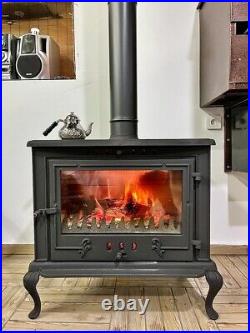 Cast iron wood burning stove / wood burning fireplace