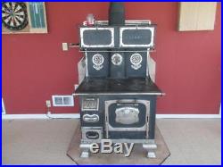 Majestic Coal & Wood Burning Stove circa 1910 Excellent Condition