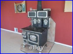 Majestic Coal & Wood Burning Stove circa 1910 Excellent Condition