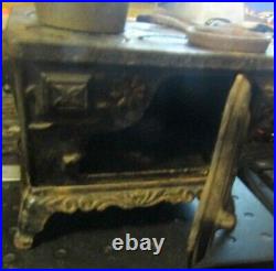SELL'S MAN SAMPLE CAST IRON WOOD BURNING STOVE 6 WIDE X 6 TALL X 4 DEEP WithPAN